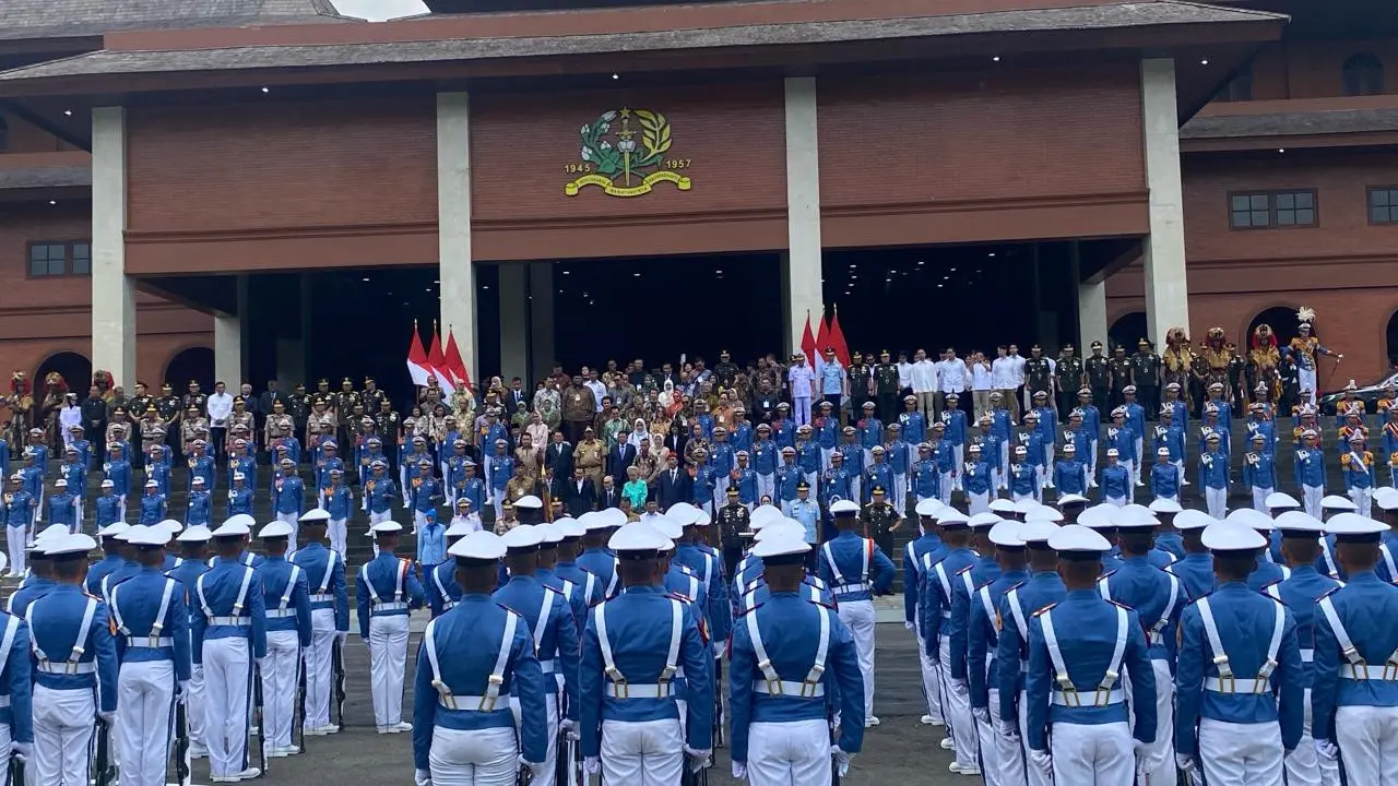 Presiden Joko Widodo atau Jokowi saat meresmikan gedung Graha Utama Akademi Militer (Akmil) Magelang, Jawa Tengah, Senin (29/1/2024).