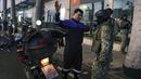 Keputusan tersebut mengizinkan pasukan keamanan untuk mendirikan pos pemeriksaan dan melakukan penggeledahan tanpa surat perintah terhadap orang dan properti.  (AFP/Gerardo Menoscal)