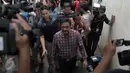Calon wakil Gubernur DKI Jakarta Djarot Saiful Hidayat saat tiba di Reskrimum Polda Metro Jaya, Jakarta, Senin (21/11). Djarot diperiksa sebagai saksi atas kasus penolakan kampanye di Kembangan Utara. (Liputan6.com/Gempur M Surya)