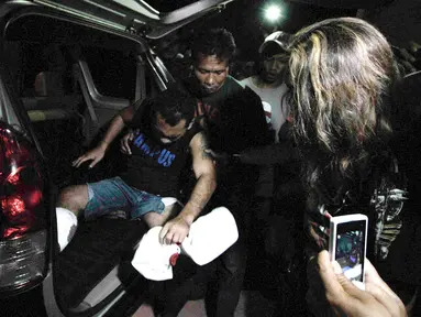 Supir perampokan disertai pembunuhan di Pulomas, Alfin Bernius Sinaga saat tiba di RS Polri, Kramatjati, Jakarta Timur, Kamis (29/12). (Liputan6.com/Yoppy Renato) 
