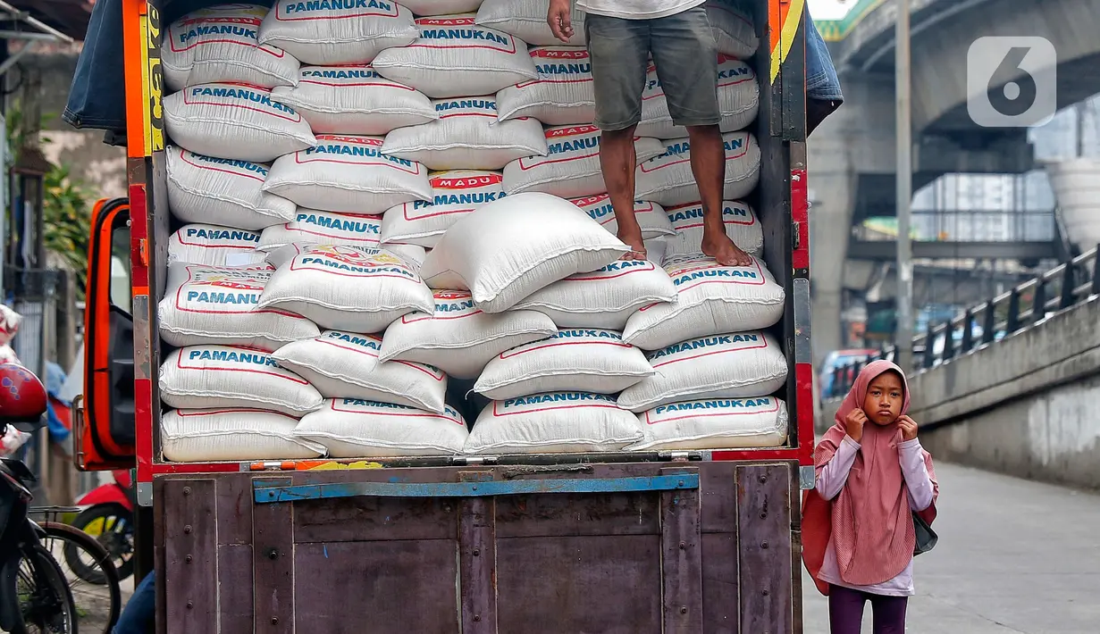 Badan Pusat Statistik (BPS) mencatat, harga beras eceran pada bulan April 2023 naik 0,48 persen dibandingkan bulan sebelumnya. (Liputan6.com/Angga Yuniar)