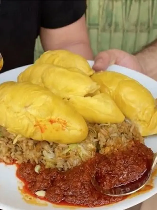 6 Potret Kocak Orang Makan Durian Ini Bikin Geleng Kepala