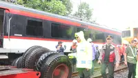Ditabrak Kereta Bandara, Truk Trailer Sempat Terseret 100 Meter dari TKP