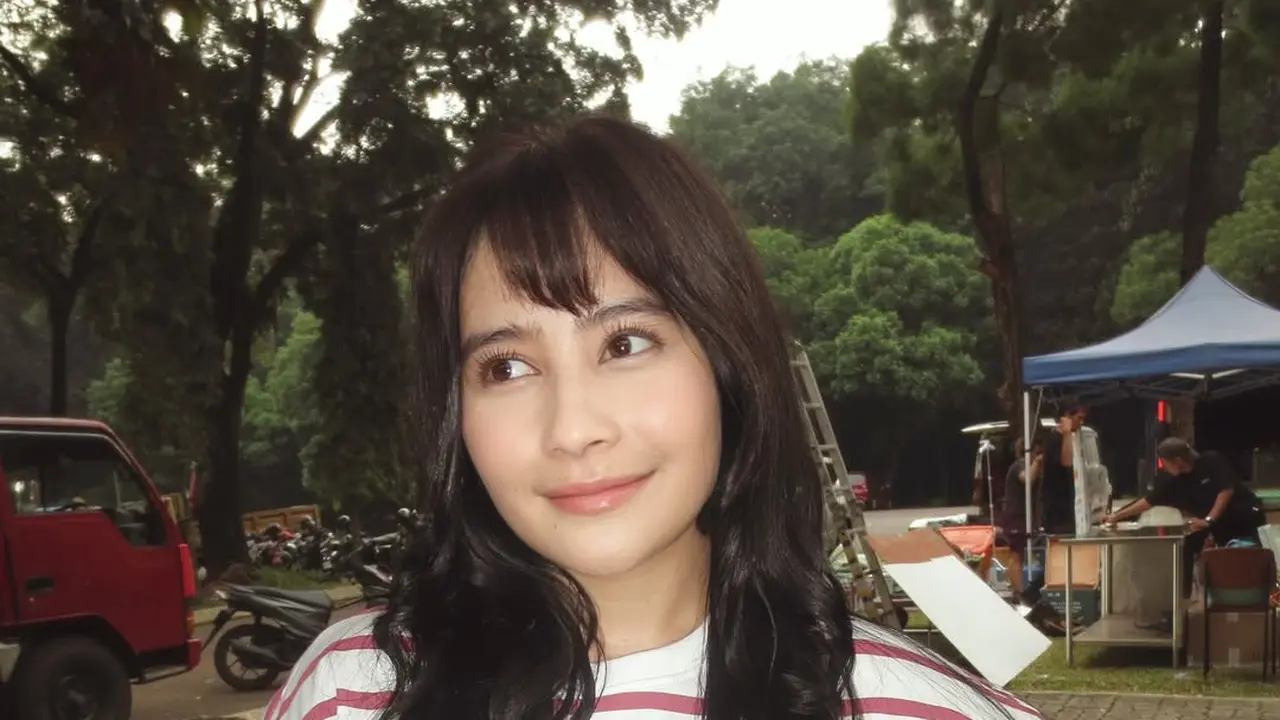 Prilly Latuconsina Tampil dengan Gaya Rambut Berponi, Bikin Nostalgia Fans ke Masa-masa ABG