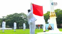 Detik-detik pengibaran Sang Saka Merah Putih oleh Paskibraka saat pelaksanaan upacara detik-detik Proklamasi peringatan HUT Ke-76 RI di Istana Merdeka Jakarta, Selasa (17/8) yang disiarkan secara langsung oleh kanal TV inhouse IndiHome, SEA Today, sebagai Official Broadcaster.