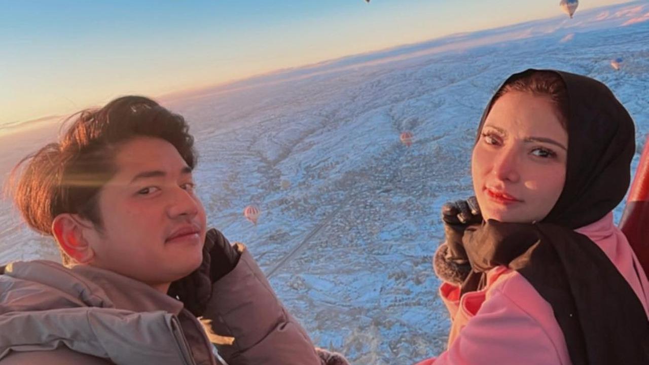 6 Potret Liburan Ayu Aulia di Turki Bareng Zikri Daulay, Tampil Berhijab