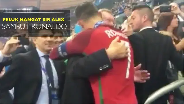 Sir Alex Ferguson menyambut mantan anak asuhnya di Manchester United, Cristiano Ronaldo usai Portugal menjuarai Piala Eropa 2016.