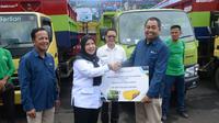 Pemkot Bandar Lampung menerima satu unit truk sampah dan enam kontainer dari PT Bukit Asam (BA) Tarahan. Foto : (Istimewa).