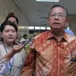 Darmin Nasution memberikan keterangan pada wartawan di Gedung Menko Perekonomian, Jakarta,Kamis (15/10/2015). Sosialisasi di lakukan untuk memberikan penjelasan paket kebijakan jilid IV yang dikeluarkan pemerintahan Jokowi-Jk. (Liputan6.com/Angga Yuniar)