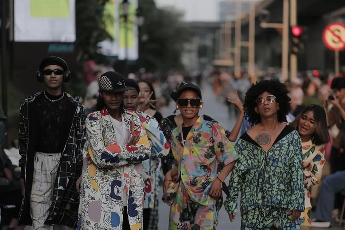 6 Potret Bonge dan Geng Citayam Fashion Week Catwalk Beneran, Bak Model Profesional