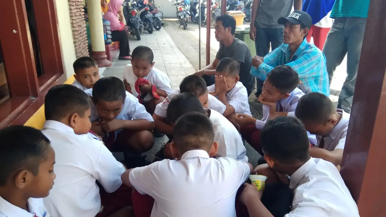 Heboh pemotongan rambut murid SD di Banyuwangi