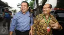 Bupati Nganjuk, Taufiqurrahman (kiri) usai menjalani pemeriksaan di KPK, Jakarta, Selasa (24/1). Taufiqurrahman mengaku diperiksa KPK selama 5 jam. (Liputan6.com/Helmi Afandi)