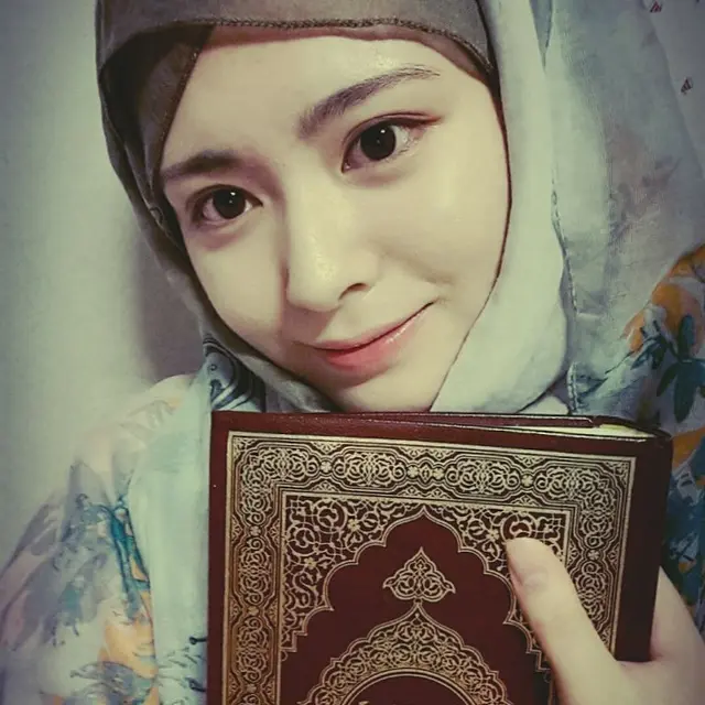 6 Potret Lawas Ayana Moon di Tahun ke-3 Usai Mualaf, Langsung Mantap Berhijab