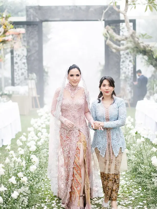 7 Momen Pernikahan Sally Adelia 'Girls Squad', Berkonsep Garden Party