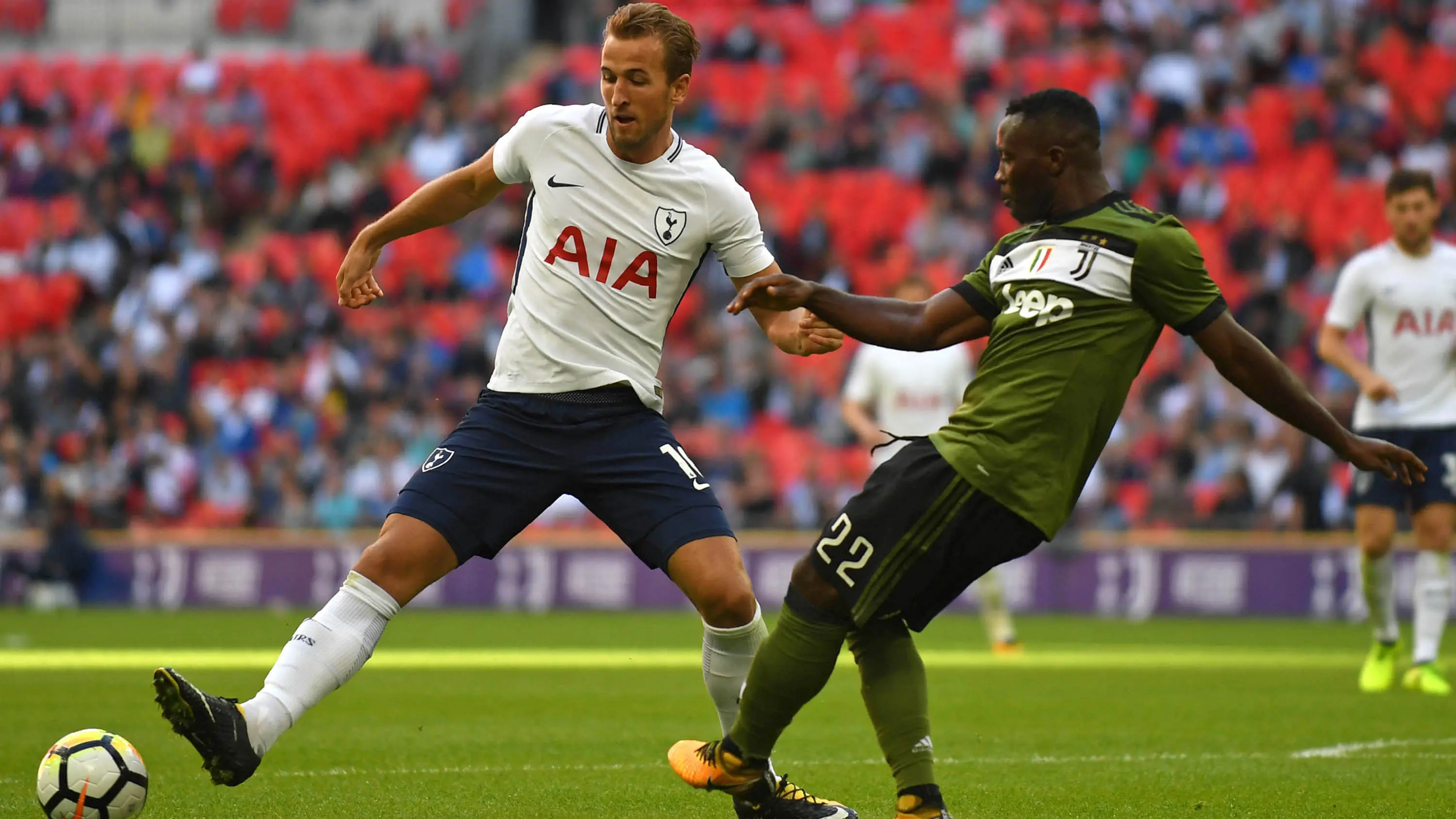 Kwadwo Asamoah saat Juventus Vs Tottenham Hotspur (AFP/Olly Greenwood)