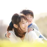 Ilustrasi ibu dan anak/copyright shutterstock.com/yamasan0708