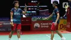 Pebulutangkis Ganda Putri Indonesia, Apriyani Rahayu/Siti Fadia Silva Ramadhanti saat melawan Linda Efler/Isabel Lohau (Jerman) pada babak kedua turnamen Indonesia Open 2023 di Istora Gelora Bung Karno, Jakarta, Rabu (14/6/2023).  (Liputan6.com/Helmi Fithriansyah)