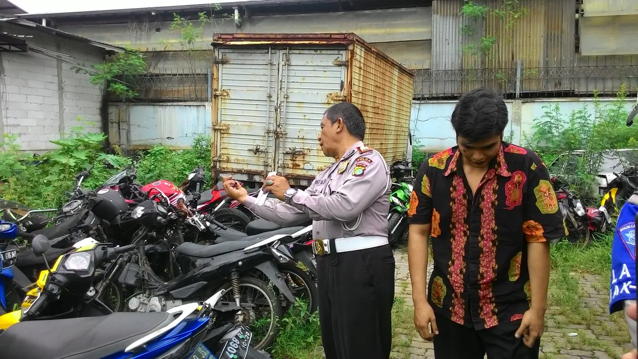 20160208-kecelakaan-jakarta-sopir fortuner