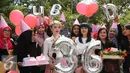 Julia Perez merayakan ulang tahun yang 36 di kawasan Ancol, Jakarta, Jumat (15/7). Sejumlah selebriti hadir dalam acara tersebut diantaranya Luna Maya dan Zaskia Gotik. (Liputan6.com/Herman Zakharia)