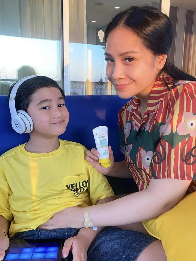 Nagita Slavina Pamerkan Baby Bump dengan Mengenakan Pakaian Brand Lokal/dok. Instagram @raffinagita1717