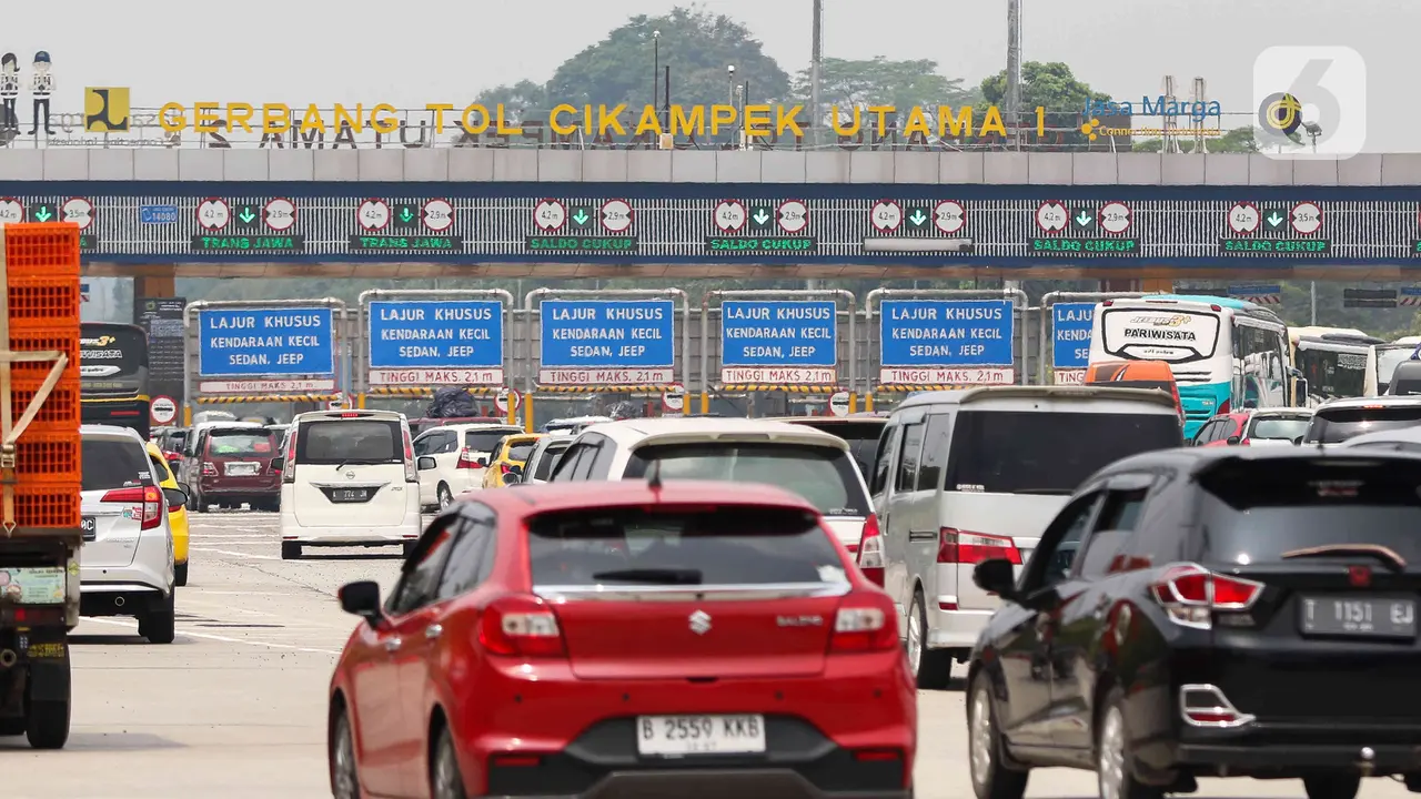 H-2 Lebaran Idul Fitri, Arus Lalin di Gerbang Tol Cikampek Utama Ramai Lancar