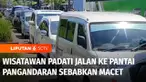 Pemudik memadati Pantai Pangandaran, Jawa Barat, di masa libur lebaran. Akibatnya, lalu lintas di gerbang masuk pantai macet, sehingga polisi memberlakukan sistem buka tutup.