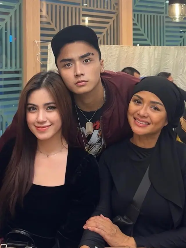 Potret Kedekatan Rinoa Aurora Senduk dengan Keluarga Leon Dozan, Sudah Akrab