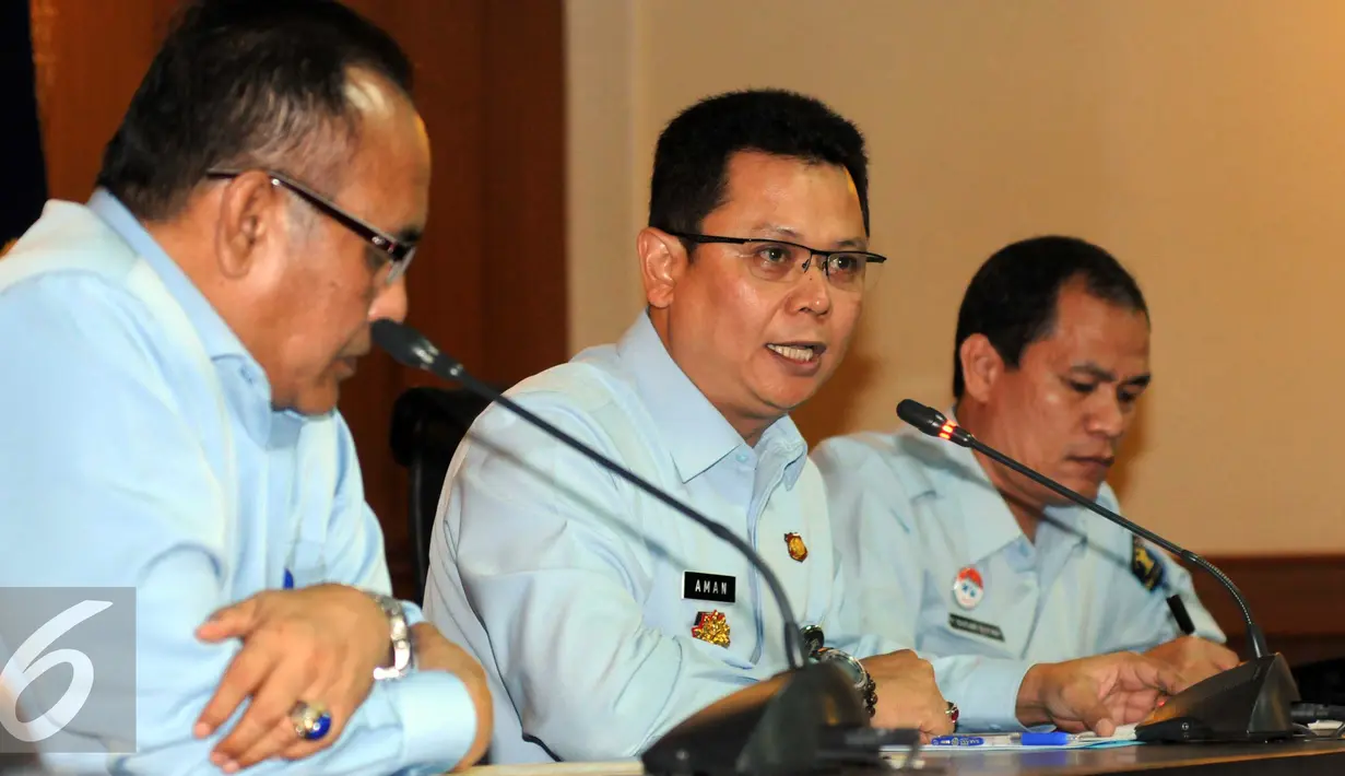 Direktur Infokom, Aman Riyadi saat konpers terkait Gayus Tambunan di Direktur jenderal Pemasyarakatan, Jakarta, Selasa (22/9/2015). Aman mengatakan bahwa keluarnya Gayus dari tahanan adalah pertama kali di bawah lembaga itu. (Liputan6.com/Helmi Afandi)
