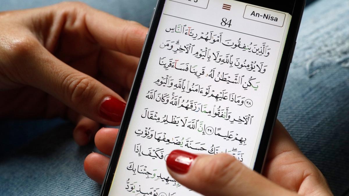 Jika Sedang Haid, Bolehkan Wanita Baca Al-Qur’an di HP? Ini Hukumnya Penjelasan Buya Yahya