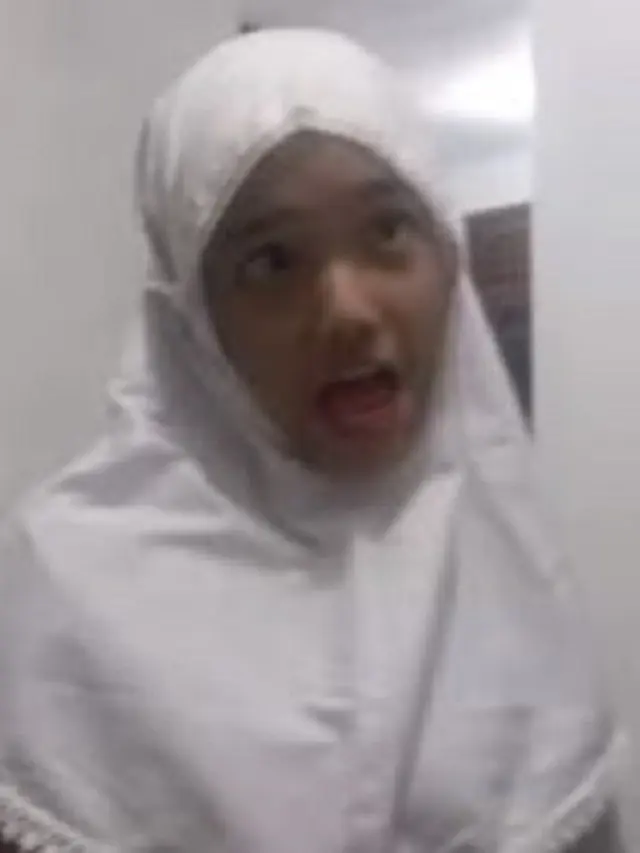 6 Transformasi Fuji saat Pakai Hijab, Masa Kecil Hingga Kini