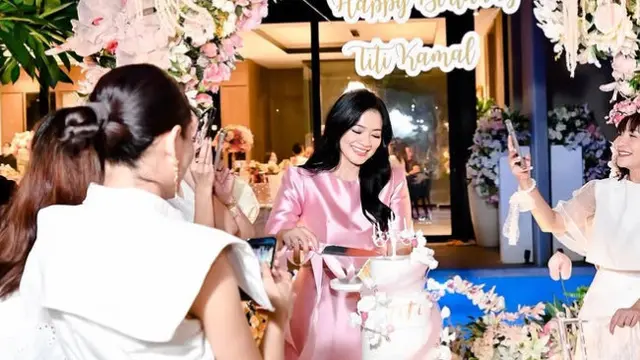 Titi Kamal bak Barbie Rayakan Pesta Ulang Tahun ke-43. [@titi_kamall]