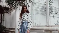 Inspirasi Tampil Keren Kenakan Busana Motif Polka Dots yang Kekinian