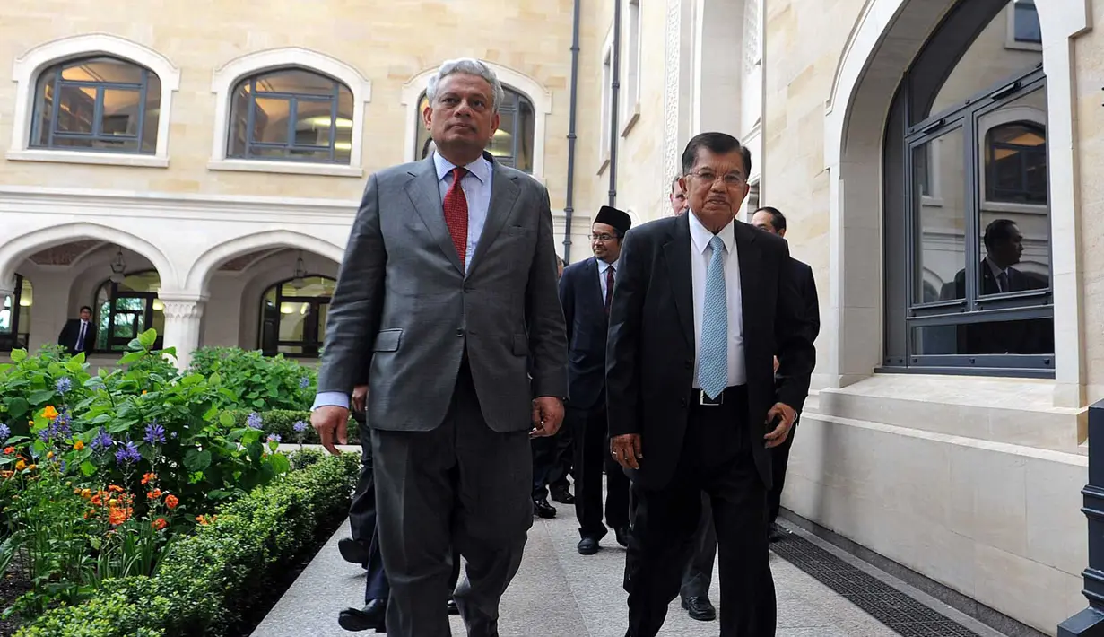 Wakil Presiden (Wapres) Jusuf Kalla mengunjungi Pusat Studi Kajian Agama Islam University of Oxford, Inggris, Kamis (18/5). Jusuf Kalla memberikan kuliah umum bertema Islam Jalan Tengah atau Islam toleran Indonesia. (Tim Media Wapres)