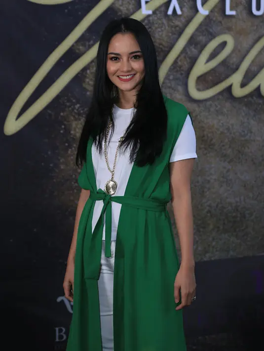 "Iya (sedih), ini moment pertama kali aku setelah lima, enam tahun bareng suami. Tiga tahun pertama selalu ngeluyur bareng, tahun ini enggak," kata Ririn. (Deki Prayoga/Bintang.com)