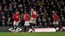 Pemain Manchester United Odion Ighalo (kedua kiri) melakukan selebrasi bersama rekan setimnya usai mencetak gol ke gawang Derby County pada pertandingan putaran kelima Piala FA di Pride Park, Derby, Inggris, Kamis (5/3/2020). Manchester United menang dengan skor 3-0. (AP Photo/Rui Vieira)