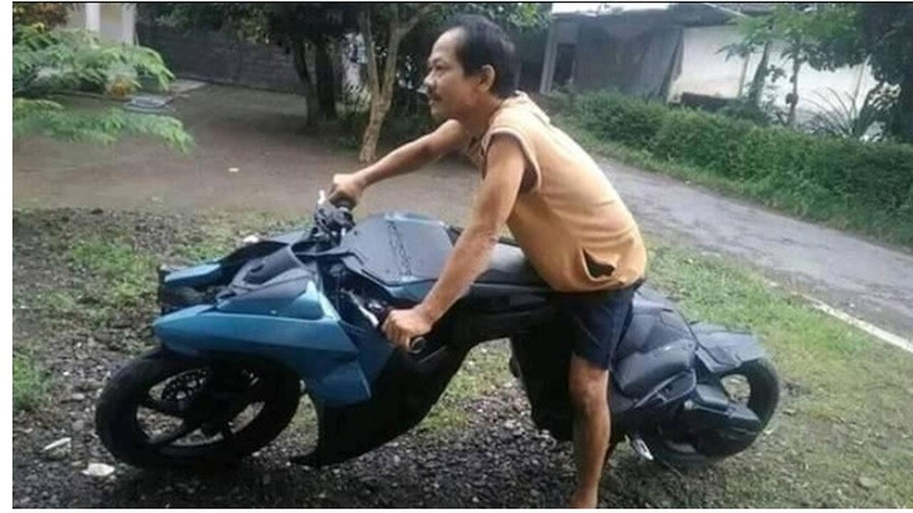 Motor Matic Ini Dimodif Mirip Motor Batman, Hasilnya Keren Banget