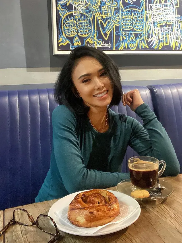 7 Potret Yuni Shara Temani Putra Bungsunya Tes Kuliah di UGM Ini Banjir Pujian