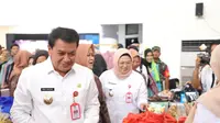 Pemerintah Kabupaten Tangerang menyiapkan 7.250 paket sembako untuk bazar tebus murah di halaman parkir gedung serba guna (GSG) Pusat Pemerintahan Kabupaten Tangerang, Rabu (19/3/2025). (Liputan6.com/Pramita Tristiawati).