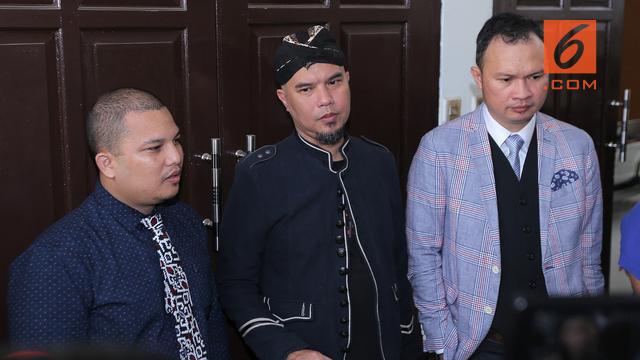 [Bintang] Ahmad Dhani di PN Jaksel