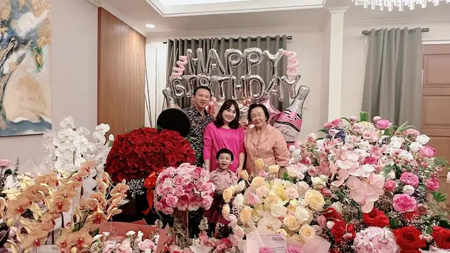 6 Potret Ulang Tahun Puput Nastiti Istri Ahok, Dihadiri Ayahnya yang Polisi