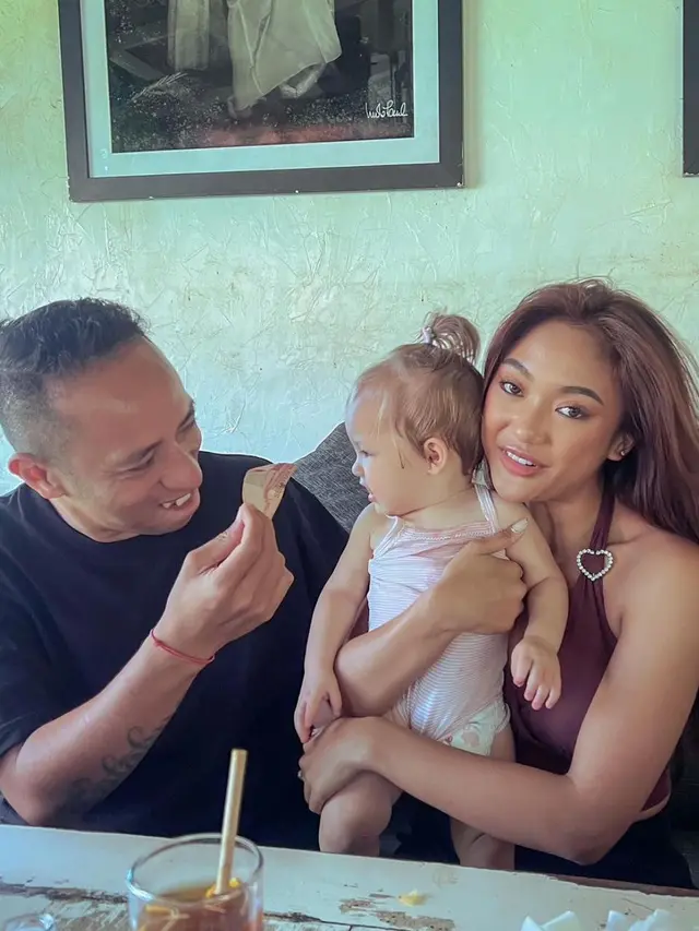 Marion Jola dan Baby Kamari. (Instagram/@dennistalakua)