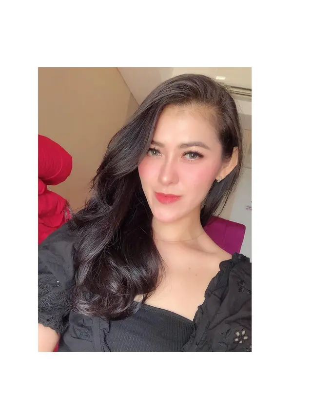7 Potret Ade Bunga Niari, Istri Pertama Andika Kangen Band yang Makin Menawan