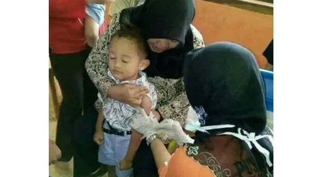6 Ekspresi Kocak Anak Sekolah Saat Imunisasi Ini Bikin Ketawa Geli
