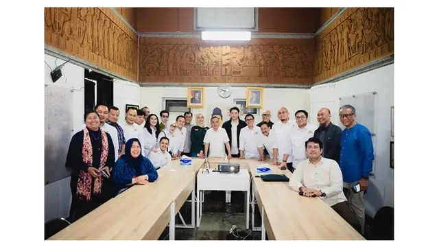 6 Potret Ifan Seventeen Didatangi Komisi VI DPR di Kantor PFN, Inspeksi Mendadak