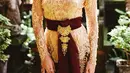 Penampilan perempuan 21 tahun tersebut sering menuai pujian saat mengenakan kebaya. Tak sedikit yang memuji Mahalini Raharja terlihat bak gadis bangsawan saat mengenakan kebaya adat Bali. (Liputan6.com/IG/@mahaliniraharja)