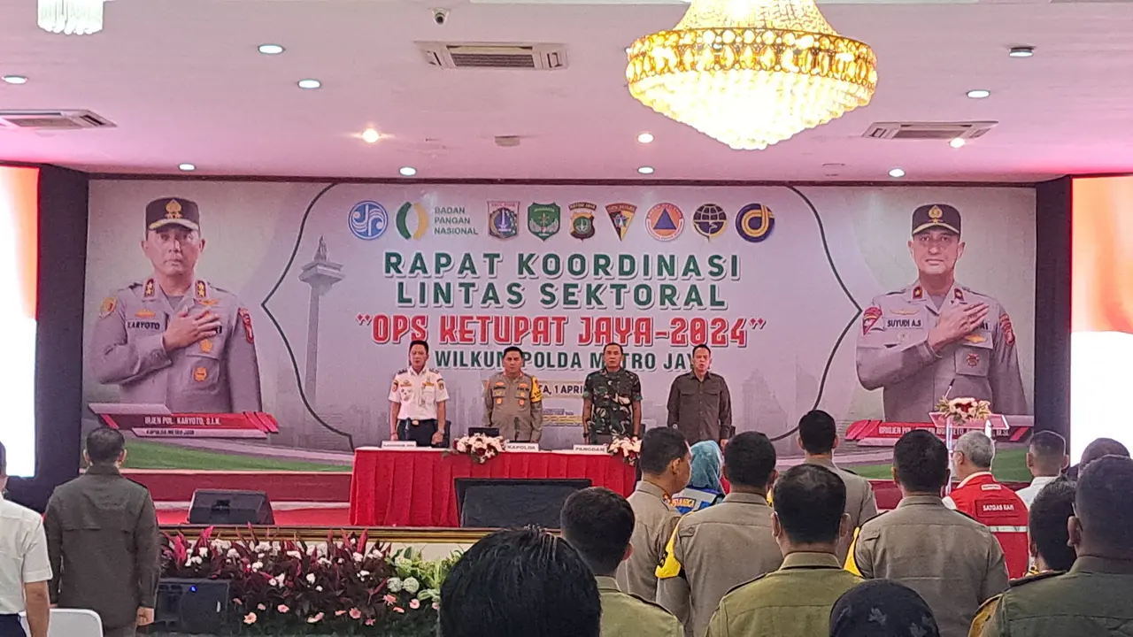 Kapolda Metro Jaya Irjen Pol Karyoto menggelar rapat koordinasi lintas sektoral dalam rangka kesiapan operasi kepolisian bersandi Ketupat Jaya 2024.