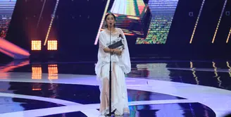 Artis multitalenta Ayu Laksi berhasil menyabet penghargaan dalam kategori Artis Pendukung Wanita Terbaik IBOMA 2018. (Adrian Putra/Bintang.com)