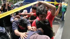 Warga disekitar Lokasi penggerebekan Ruko yang menggelar pesta seks gay tidak curiga dengan aktivitas yang dilakukan pengunjung. Mereka mengungkapkan ciri-ciri para pengunjung pesta seks yang biasa mengunjungi lokasi tersebut