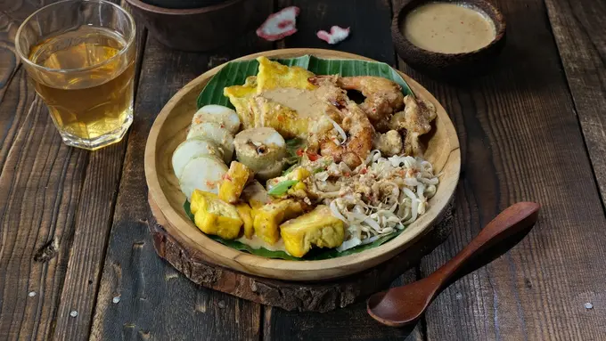 resep tahu gimbal campur pecel
