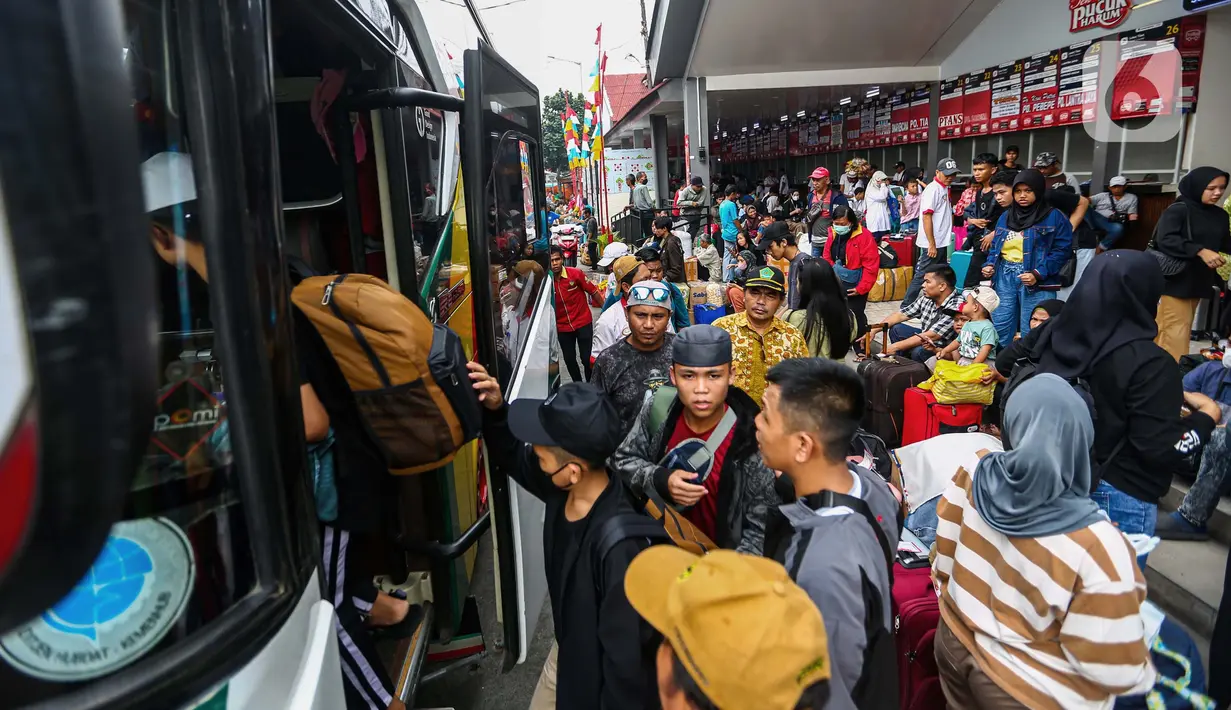 Kementerian Perhubungan memprediksi puncak arus mudik lebaran 2024 terjadi pada empat hari sebelum lebaran atau pada 5 Maret 2024. (Liputan6.com/Angga Yuniar)